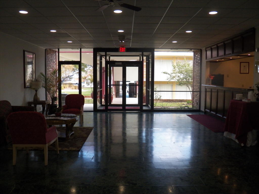 University Inn ブライアン エクステリア 写真